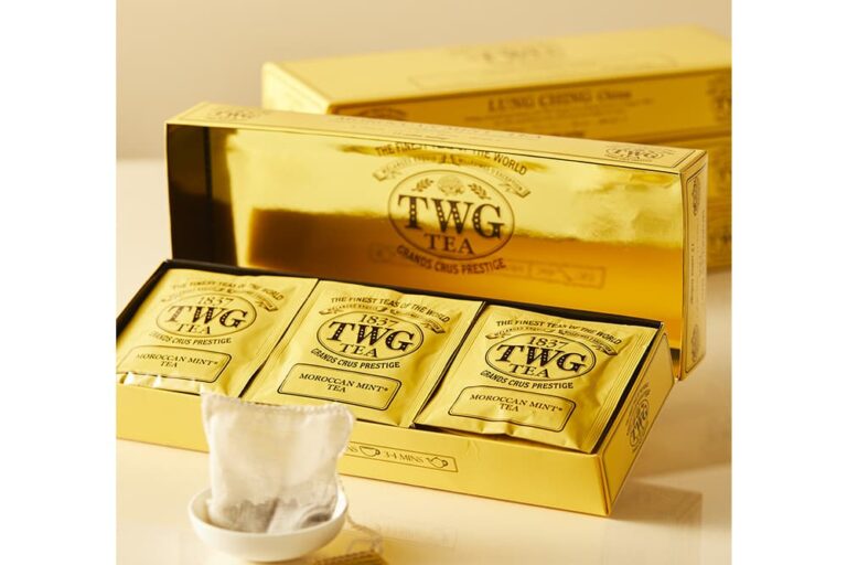 シンガポール発の高級紅茶ブランドTWGの金色ギフトボックスとモロッカンミントティーのティーバッグ