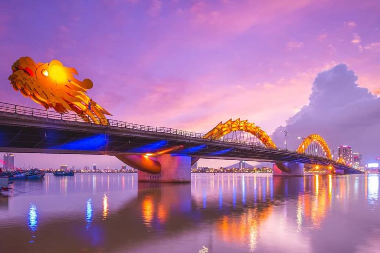 ベトナム・ダナンのドラゴン橋が夜景に輝くイメージ