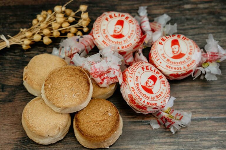 個包装されたスペインの伝統菓子ポルボロン