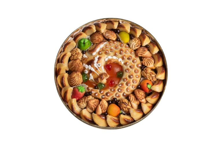 スペインの伝統菓子マサパンの詰め合わせ缶