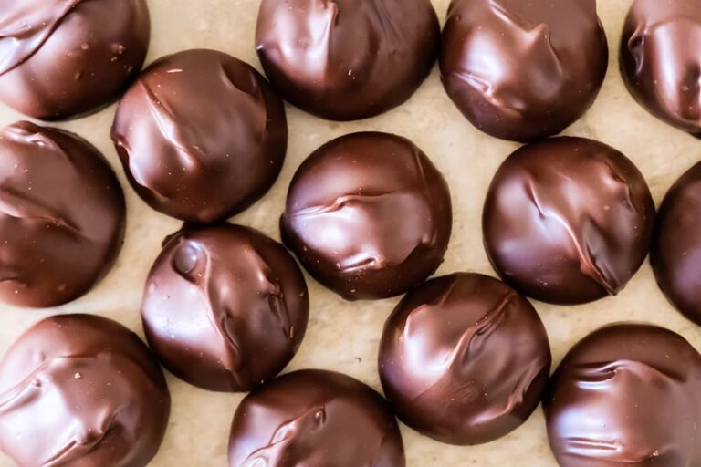 ロサンゼルスのばらまき用お土産として人気のチョコレート菓子。GhirardelliやSee's Candiesなどスーパーでまとめ買いできる個包装タイプ