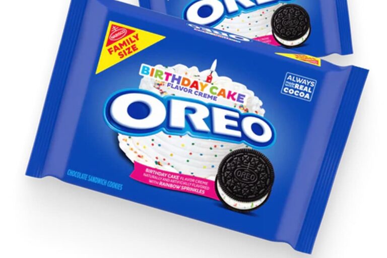 日本では見かけにくい米国限定OREOのバースデーケーキフレーバー。TargetやWalmartで購入できるファミリーサイズ2パック