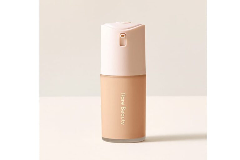 セレーナ・ゴメスプロデュースのコスメブランド「Rare Beauty」のファンデーション。LAのSEPHORAで購入できる女子ウケお土産