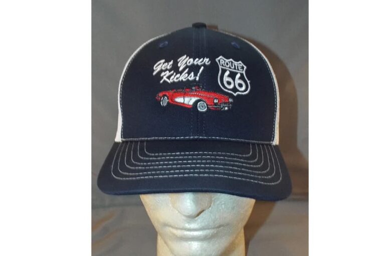サンタモニカが終着点のROUTE66をモチーフにしたレトロデザインのキャップ。男性へのLAお土産として人気の定番雑貨