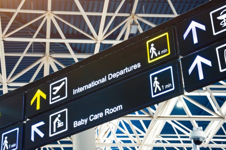 JFK空港の国際線出発案内サイン
