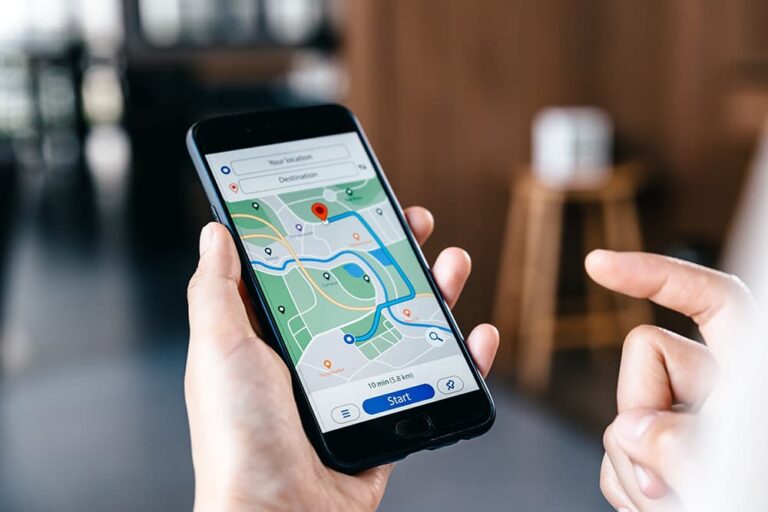 セブ島旅行中にスマホの地図アプリでルートを確認する様子。現地のネット接続があれば移動もスムーズ