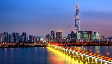 韓国ソウルの夜景とロッテワールドタワー、漢江にかかる橋