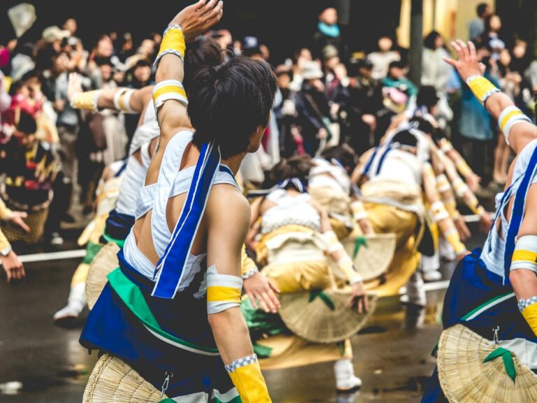 夏季（6 月至 8 月）：夏季慶典、水上活動