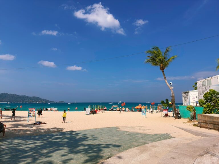 普吉島旅遊景點 #1 | 芭東海灘（Patong Beach）
