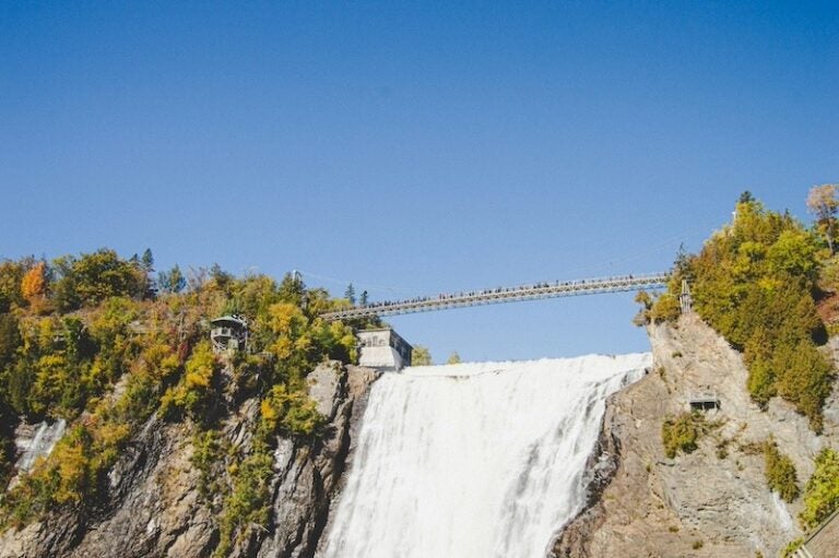 加拿大秋天推薦景點：蒙特倫西瀑布（Montmorency Falls）
