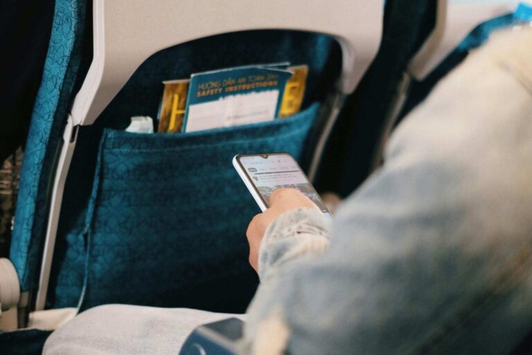 ابق على تواصل أثناء رحلتك. المصدر: بيكسلز