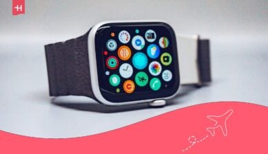 الأفضل للصورة نفسها هو الخيار الأول، لأنه وصفي أكثر ولا يبالغ في إدخال الكلمة المفتاحية.