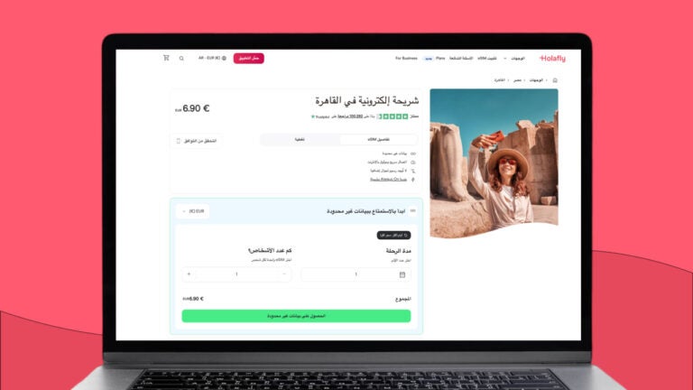 صفحة شراء شريحة eSIM للقاهرة من Holafly تعرض بيانات غير محدودة وخيارات مدة الرحلة وعدد الأشخاص.