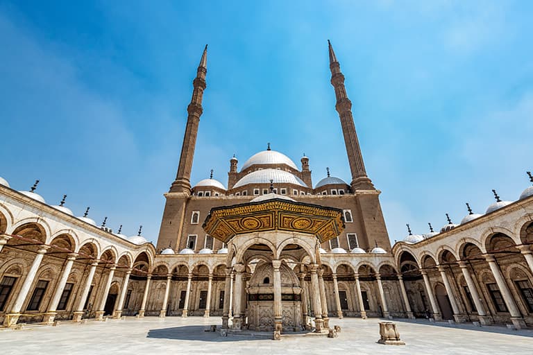 مدخل مسجد الناصر محمد بن قلاوون بقلعة صلاح الدين، القاهرة، مصر