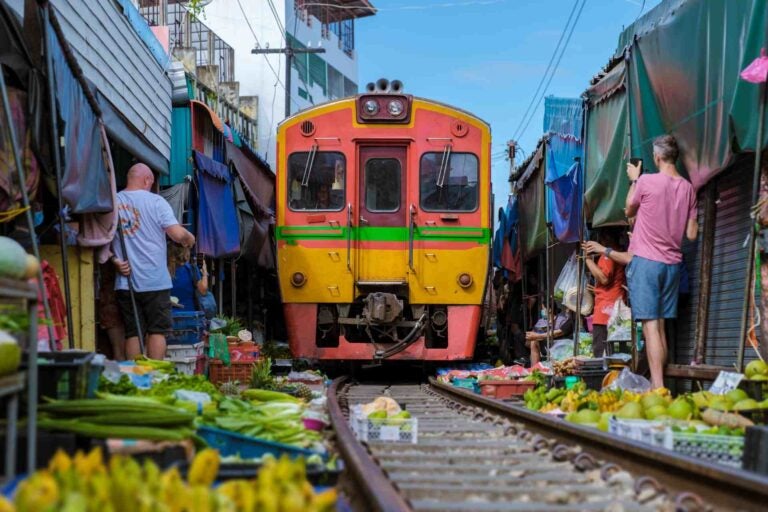 曼谷湄公铁道市场