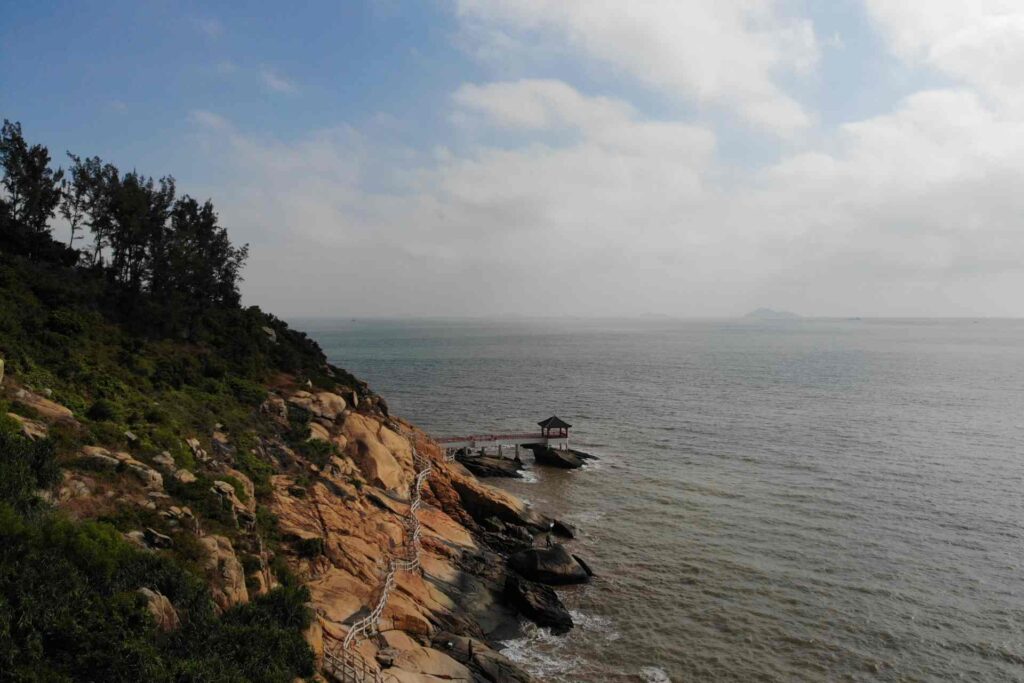 黑沙海滩