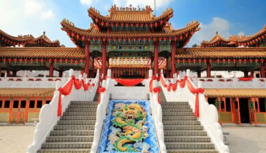 吉隆坡天后宫阶梯与龙形浮雕
