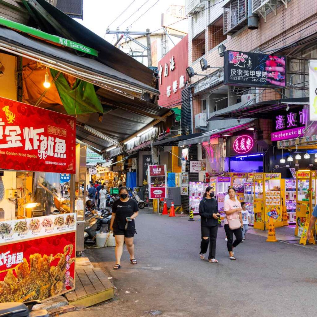 台中旅游景点：逢甲夜市