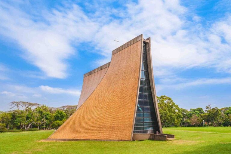 东海大学与路思义教堂