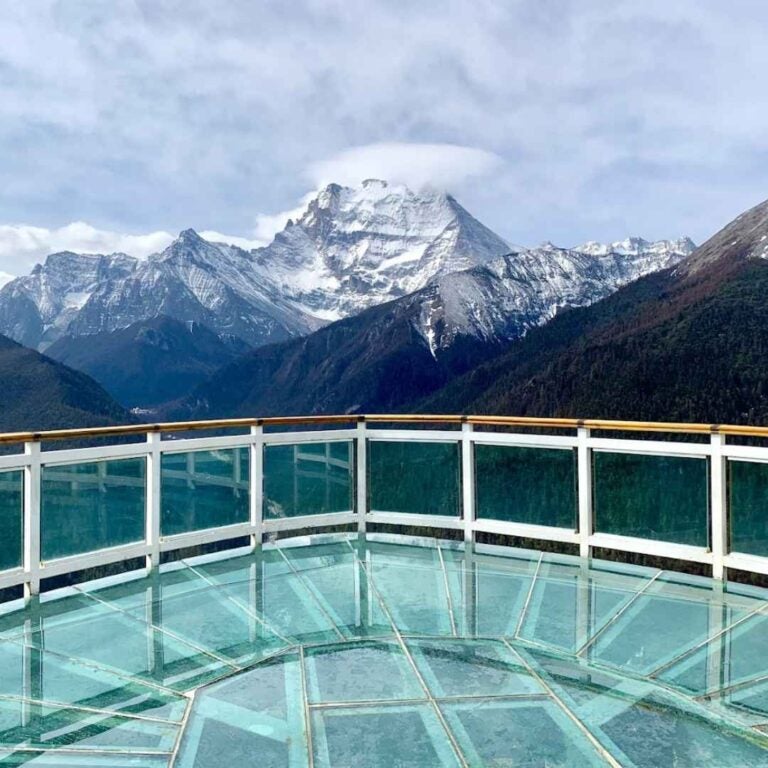 稻城亚的旅游:亚丁村观景台