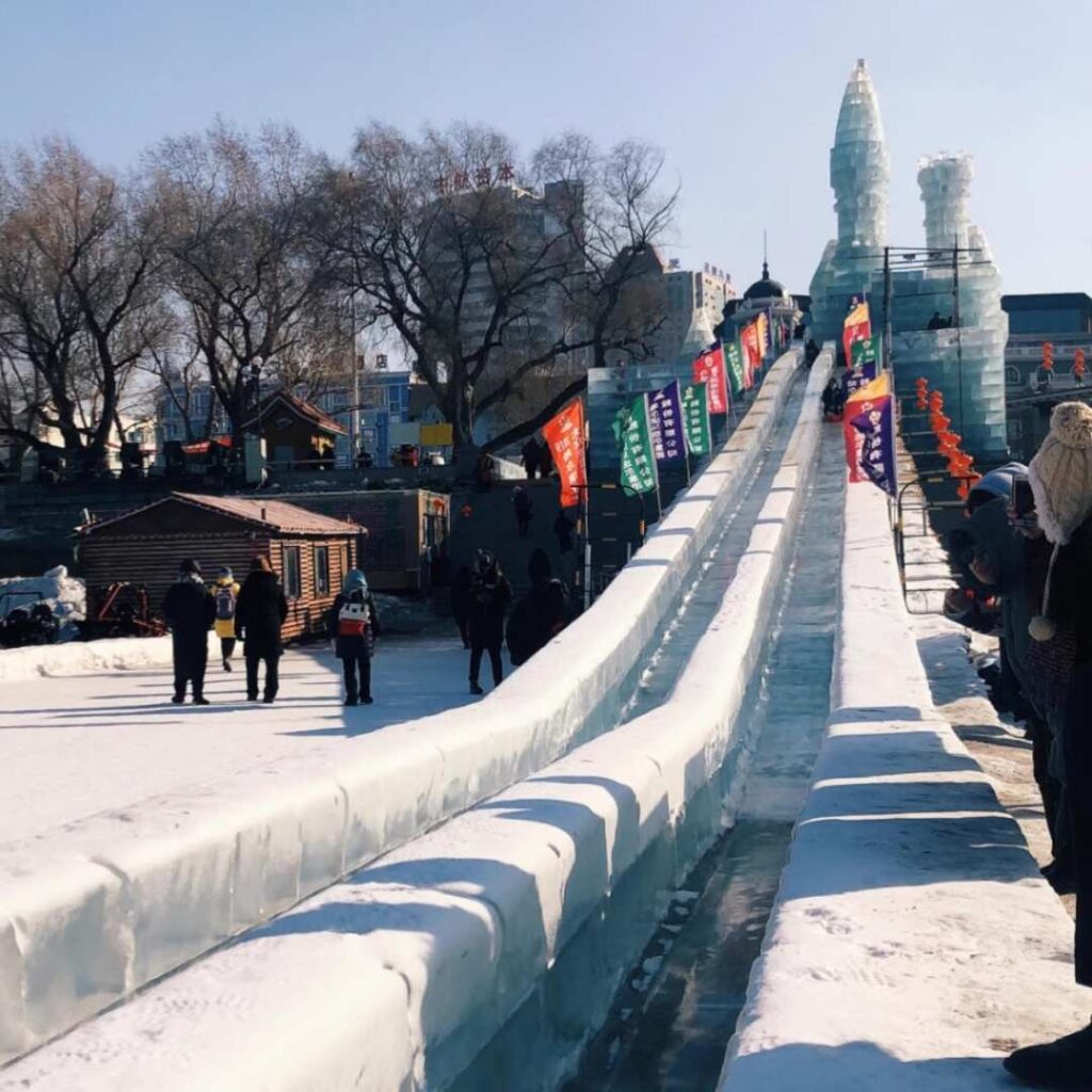 哈尔滨旅游：松花江冰雪活动