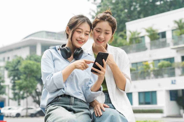 国外流量卡 vs. eSIM 卡