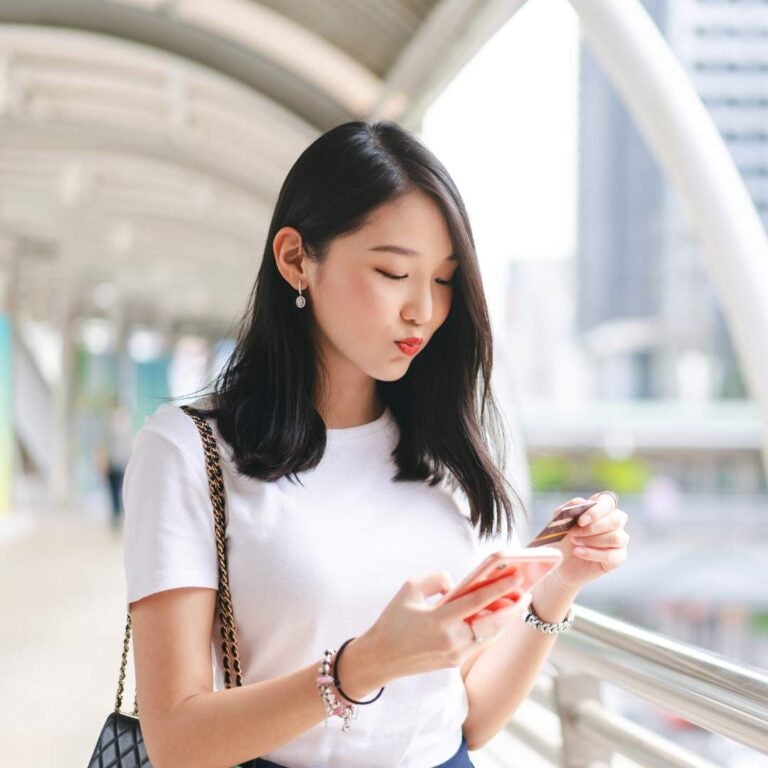 线上购买Holafly eSIM