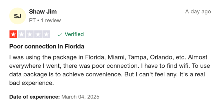 Skjermbilde av en Nomad-anmeldelse fra en bruker som klager over problemer med dekningen på eSIM-et sitt