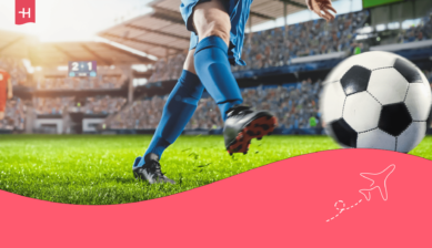 Fotballspiller som løper og sparker ballen – som utvalgt bilde for en artikkel om vertsbyene for fotball-VM.