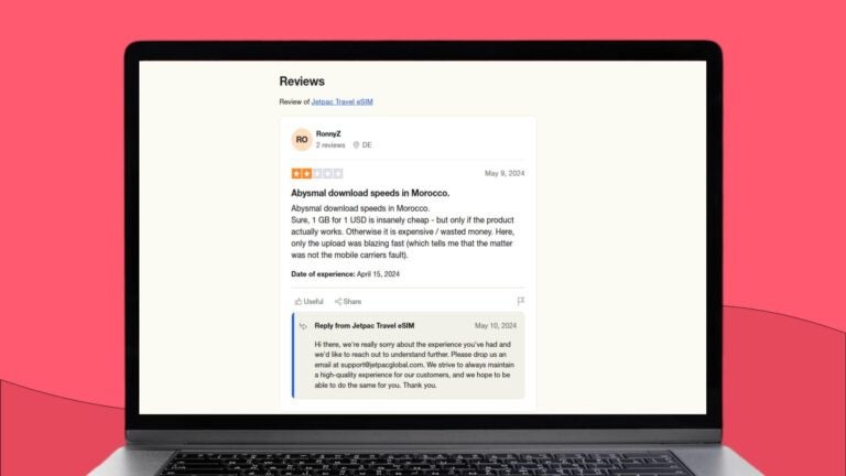 Trustpilot-anmeldelse fra RonnyZ som klager på svært lave internetthastigheter med Jetpac eSIM i Marokko