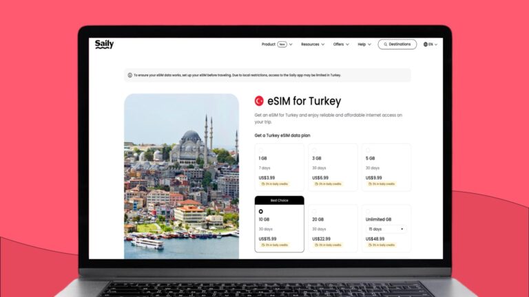 Skjermbilde av Saily sin nettside som viser ulike datapakker for Tyrkia, fra 1 GB til ubegrenset data, med priser i amerikanske dollar.