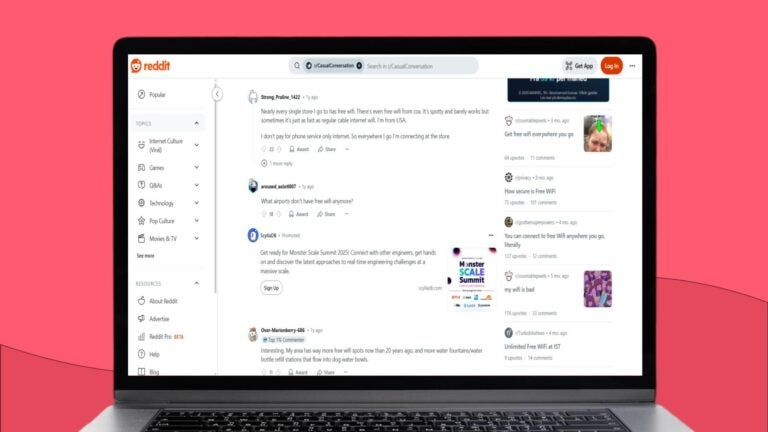 Skjermbilde av en Reddit-tråd om offentlig WiFi i USA vist på en bærbar PC