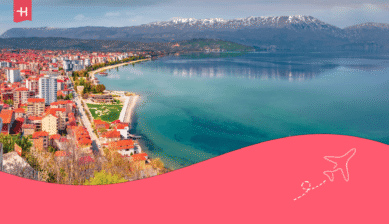 Soloppgang i byen Pogradec som hovedbilde for en artikkel om internett i Albania.